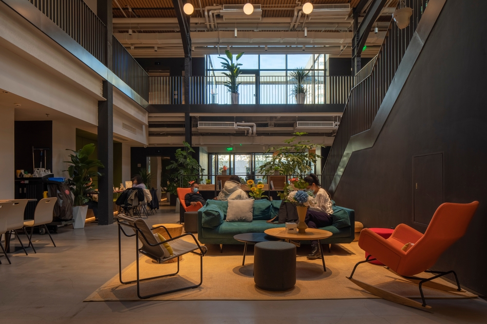 Coworking Spaces vs Traditional Offices: Pros & Cons | Yardi Kube